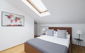 Pearl & Onyx Ap-1Br & Ac-Old Town